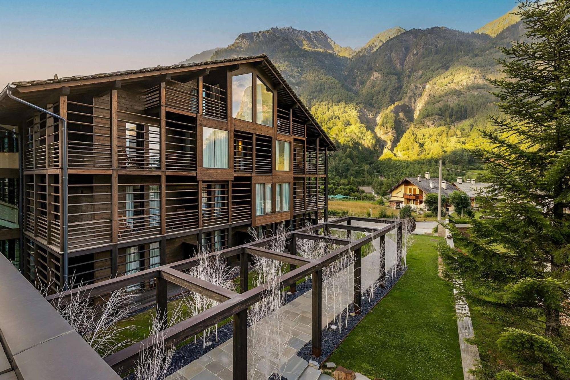 Nh Collection Alagna Mirtillo Rosso Εξωτερικό φωτογραφία